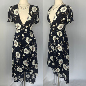 Lulu's Maxi Wrap Dress Size Small Navy Blue White Floral Lake Como Boho Feminine